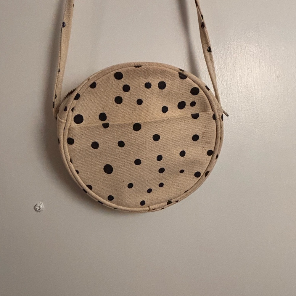 BAGGU Tan Crossbody Bag with Black Polka Dots